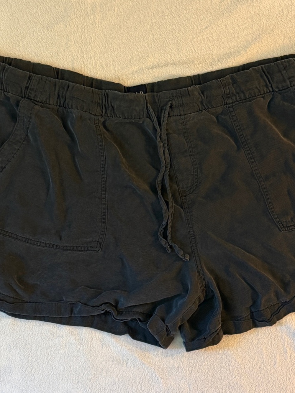 GAP Charcoal Drawstring Pocket Athletic Shorts - Picture 2 of 6